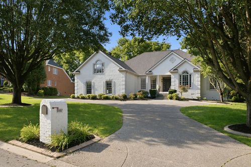 9067 Fallswood Ln, Brentwood, TN, 37027-8681 | Card Image