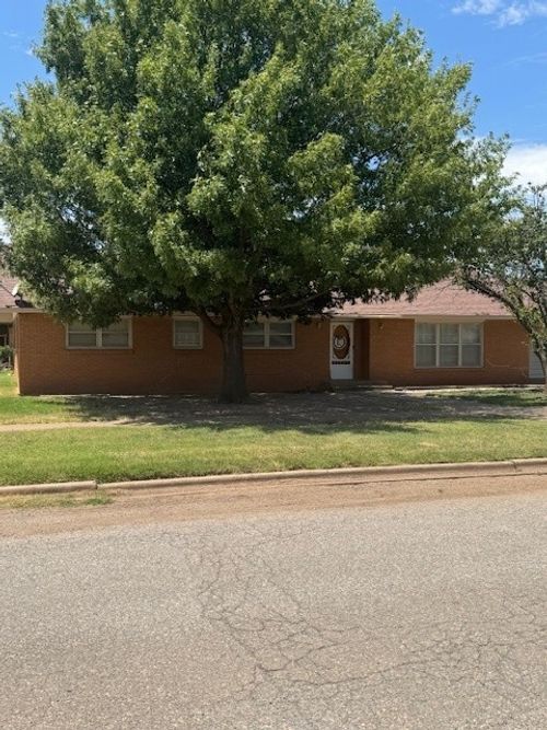 510 Shaw St, Quanah, TX, 79252-4650 | Card Image