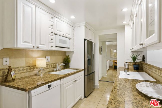 Kitchen Features Brand New Fri | Image 10