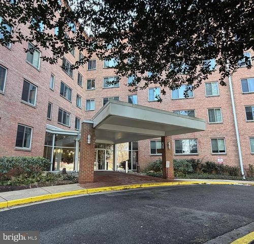 apt-b311-3000 Spout Run Pkwy, ARLINGTON, VA, 22201-4236 | Card Image