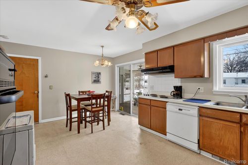 3723 Weger Pl, Lansing, MI, 48910-4441 | Card Image