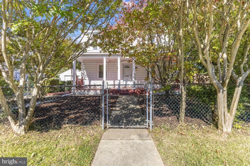 2018 Sheridan St, HYATTSVILLE, MD, 20782-1646 | Card Image