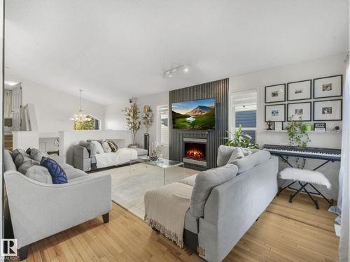 3239 21 St Nw, Edmonton, AB, T6T0A8 | Card Image