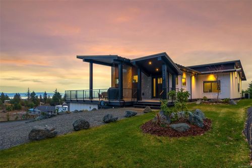 1704 Warn Way, Qualicum Beach, BC, V9K2S3 | Card Image