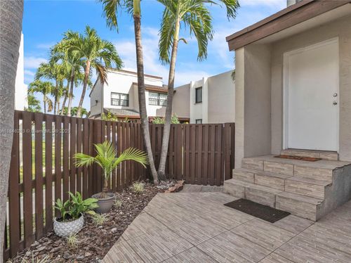 apt-201-10300 Nw 9th Street Cir, Miami, FL, 33172-3252 | Card Image