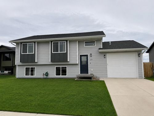 672 Valor Ct, Box Elder, SD, 57719-2047 | Card Image