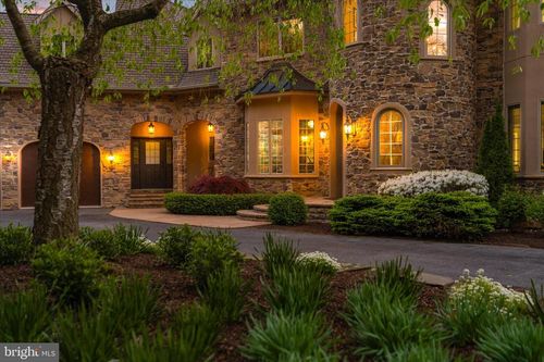 12565 Stone Crest Cir, Waynesboro, PA, 17268-8859 | Card Image
