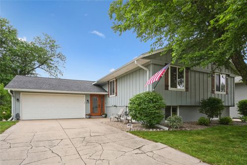 310 Carnaby Dr Ne, Cedar Rapids, IA, 52402 | Card Image