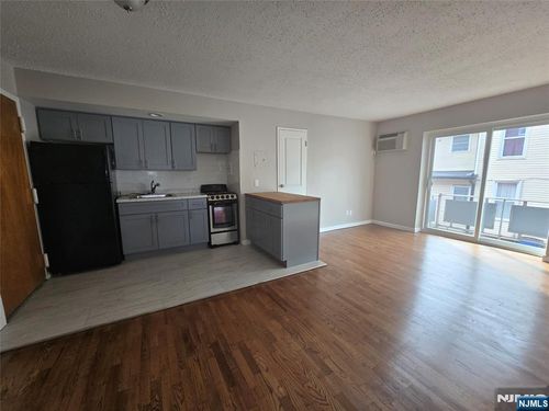 75 Sussex St, Hackensack, NJ, 07601-4134 | Card Image