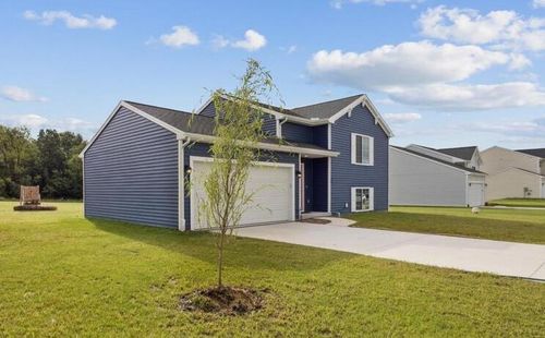 7858 Sierra Dr, Belding, MI, 48809-8520 | Card Image
