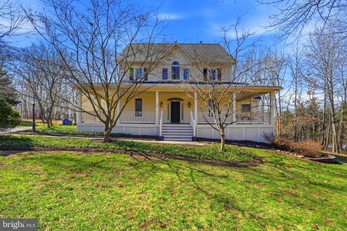 22029 Woodwinds Dr, Leesburg, VA, 20175-6563 | Card Image
