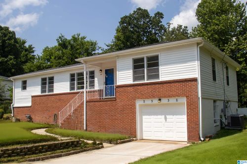 2532 6th St, Center Point, AL, 35215-2240 | Card Image