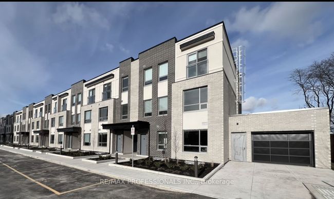 111 - 62 Dixfield Dr, House attached with 2 bedrooms, 2 bathrooms and 1 parking in Etobicoke ON | Image 18