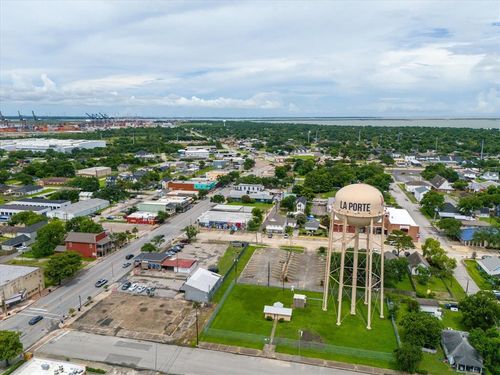 213 N 7th St, La Porte, TX, 77571-3207 | Card Image