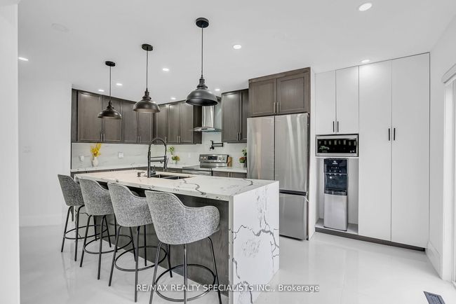 91 Buick Blvd, House other with 7 bedrooms, 5 bathrooms and 7 parking in Brampton ON | Image 11