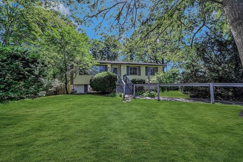 6 Yale St, Port Jefferson Station, NY, 11776-2834 | Card Image