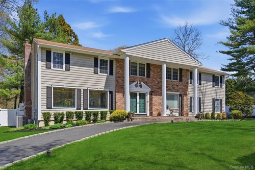 20 Hemingway Dr, Dix Hills, NY, 11746-5915 | Card Image