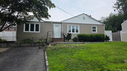28 Roundhill Dr, Yonkers, NY, 10710-2414 | Card Image