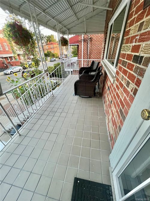 2525 Hone Ave, Bronx, NY, 10469-4401 | Card Image