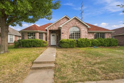 2710 Kingswood Dr, Garland, TX, 75040-8724 | Card Image