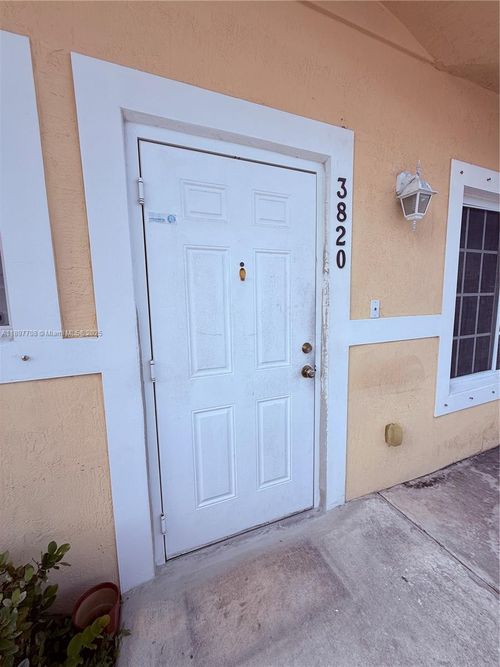 31-3820 Sw 48th Ave, Pembroke Park, FL, 33023-7900 | Card Image