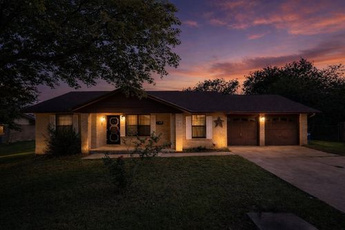 310 Mcclendon Dr, Elgin, TX, 78621-1104 | Card Image