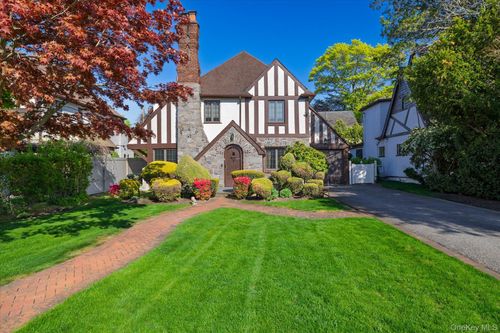 19 Addison Pl, Rockville Centre, NY, 11570-1803 | Card Image
