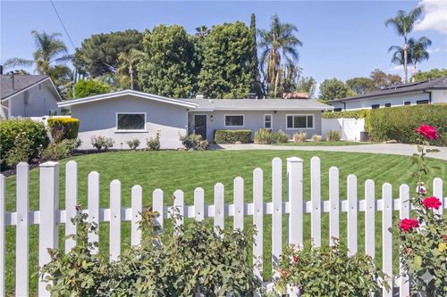 23265 Sylvan St, Woodland Hills, CA, 91367-1525 | Card Image