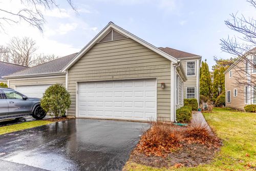 12 Sommerset Ln, Lincolnshire, IL, 60069-3434 | Card Image