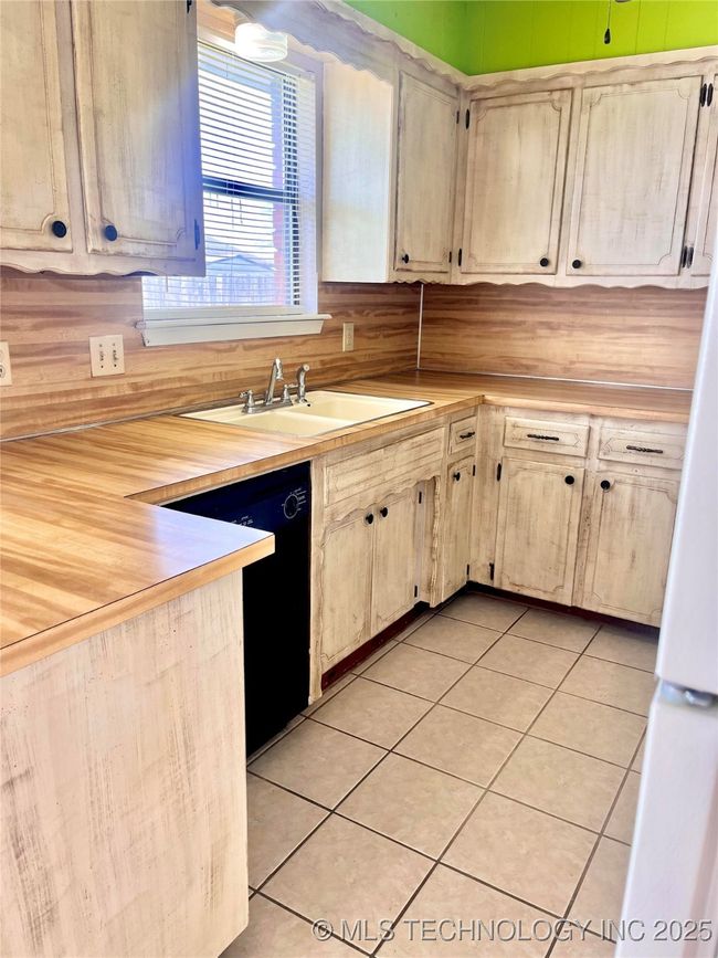 Kitchen | Image 8