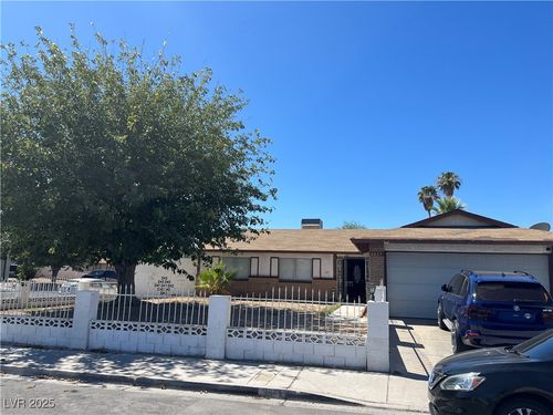 4057 Olive St, Las Vegas, NV, 89104-5110 | Card Image