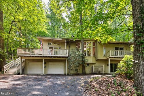 100 Pugh Rd, WAYNE, PA, 19087-5329 | Card Image
