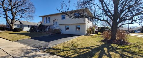 123 Southern Pkwy, Plainview, NY, 11803-3744 | Card Image
