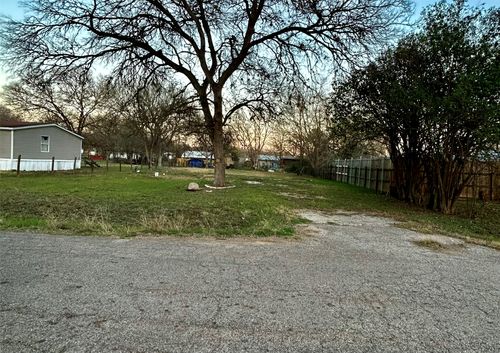 2011 Water St, Bastrop, TX, 78602-2141 | Card Image