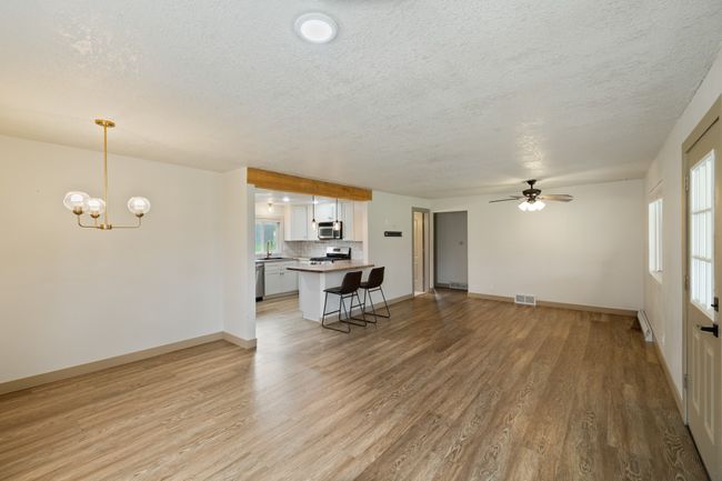 900 Circle Dr, Home with 3 bedrooms, 1 bathrooms and null parking in Carlisle IA | Image 5