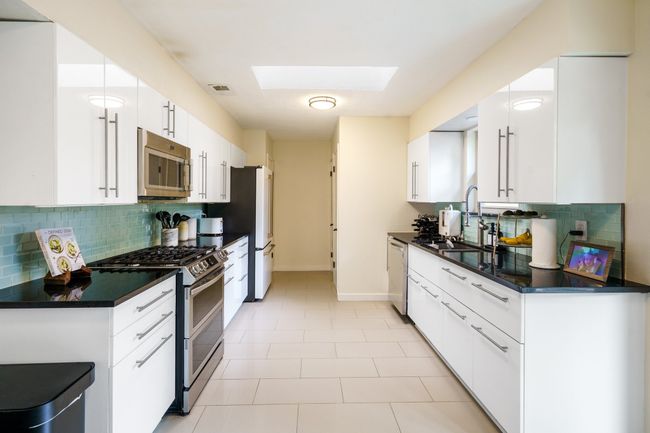 12208 Treeview Ln, House other with 4 bedrooms, 2 bathrooms and null parking in Farmers Branch TX | Image 8