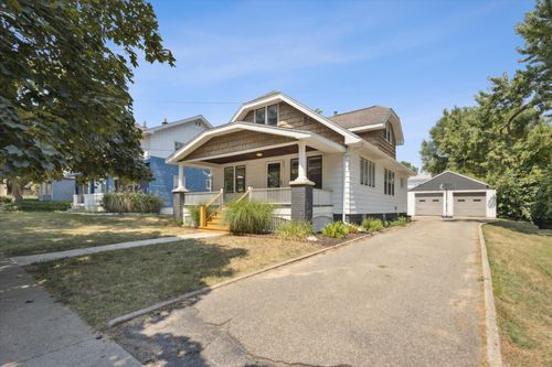 907 Roger St, Walker, MI, 49544-2827 | Card Image