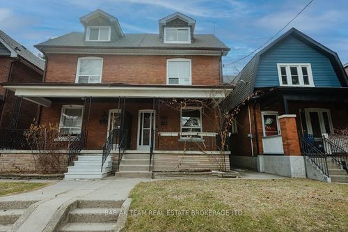 582 Runnymede Rd, Toronto, ON, M6S2Z7 | Card Image