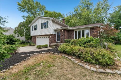 644 Wellfleet Dr, Bay Village, OH, 44140-1744 | Card Image