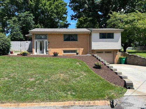 140 Autumn Dr, Butler, PA, 16001-3200 | Card Image