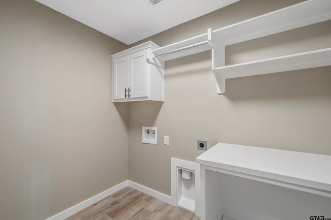 16218 Crossing Cir, House other with 3 bedrooms, 2 bathrooms and null parking in Lindale TX | Image 22