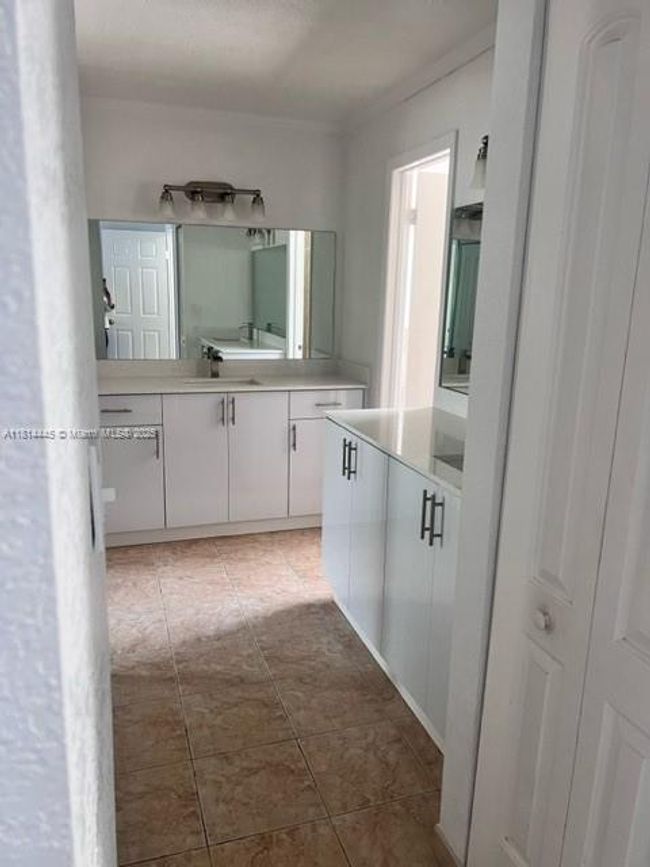 APT-511 - 958 Mockingbird Ln, Condo with 3 bedrooms, 3 bathrooms and null parking in Plantation FL | Image 14