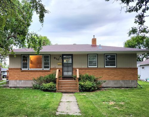 910 13th St, International Falls, MN, 56649-2831 | Card Image