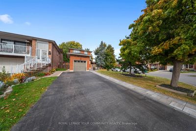 33 Deerpark Cres, House other with 3 bedrooms, 3 bathrooms and 7 parking in Brampton ON | Image 2