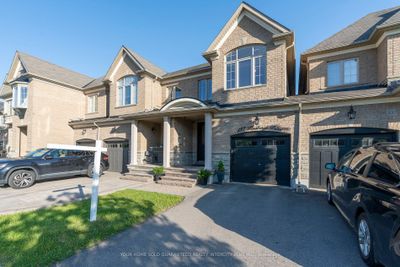 137 Lindbergh Dr, Home with 3 bedrooms, 3 bathrooms and 2 parking in Vaughan ON | Image 1