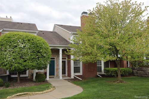 4580 Berkshire Dr, Sterling Heights, MI, 48314-1205 | Card Image