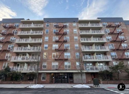 3l-68-20 Selfridge St, Forest Hills, NY, 11375-5705 | Card Image