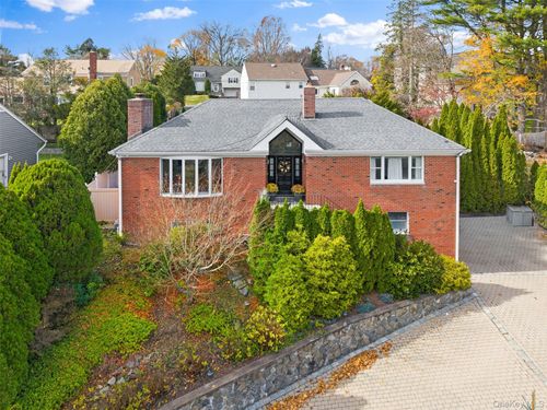 6 Hunting Ridge Rd, White Plains, NY, 10605-4508 | Card Image