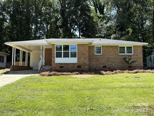 5320 Dolphin Ln, Charlotte, NC, 28215-2206 | Card Image