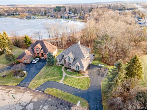 6751 Berry Pointe Dr, Clarkston, MI, 48348-4573 | Card Image